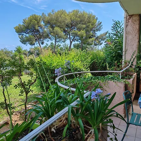 Beautiful Garden With Sea View 2 Bedrooms Ensuite *
