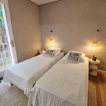 Beautiful Garden With Sea View 2 Bedrooms Ensuite