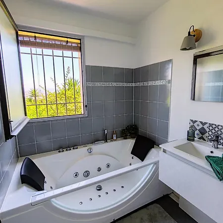 Beautiful Garden With Sea View 2 Bedrooms Ensuite Apartamento *