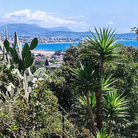Beautiful Garden With Sea View 2 Bedrooms Ensuite