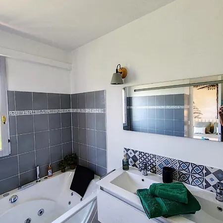 Beautiful Garden With Sea View 2 Bedrooms Ensuite Villeneuve-Loubet